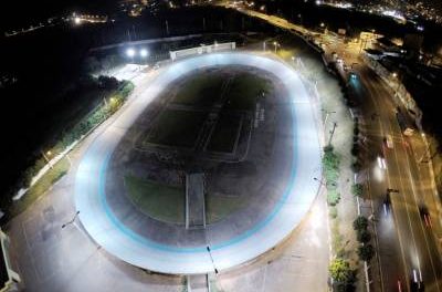 Velódromo de Caieiras é um dos únicos iluminados do país