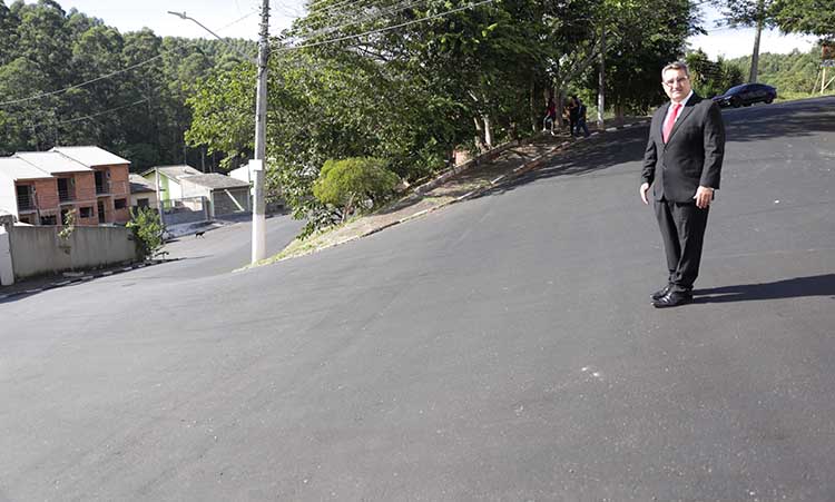 Obras de pavimentação no Jardim San Diego atendem todas as ruas do bairro e terminam antes do previsto